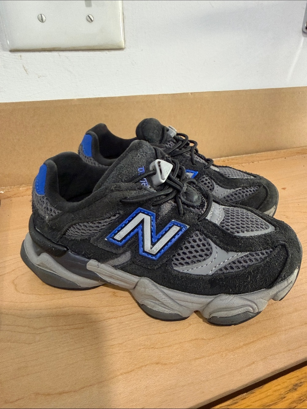 New Balance Kids Black, Gray & Blue Athletic Sneakers Bungee Lace Size 10